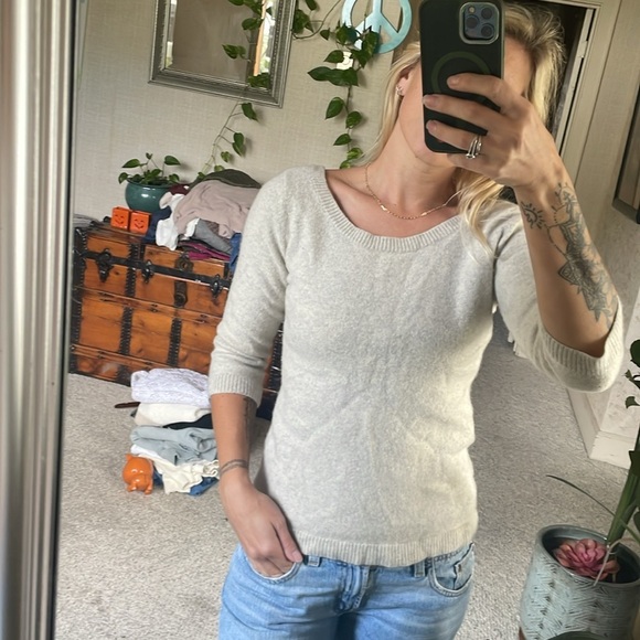 Banana Republic Women's Heather Gray Cashmere Sweater Top - Picture 7 of 11